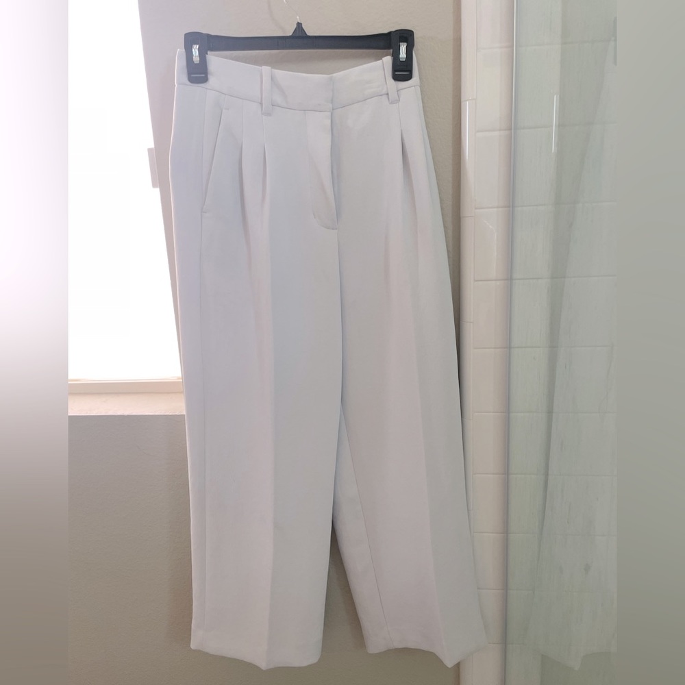 Wilfred EFFORTLESS CROPPED PANT
Size 2 Tall, Frozen Gray